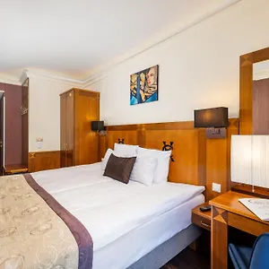 **** Hotel Exe Carlton Ungaria